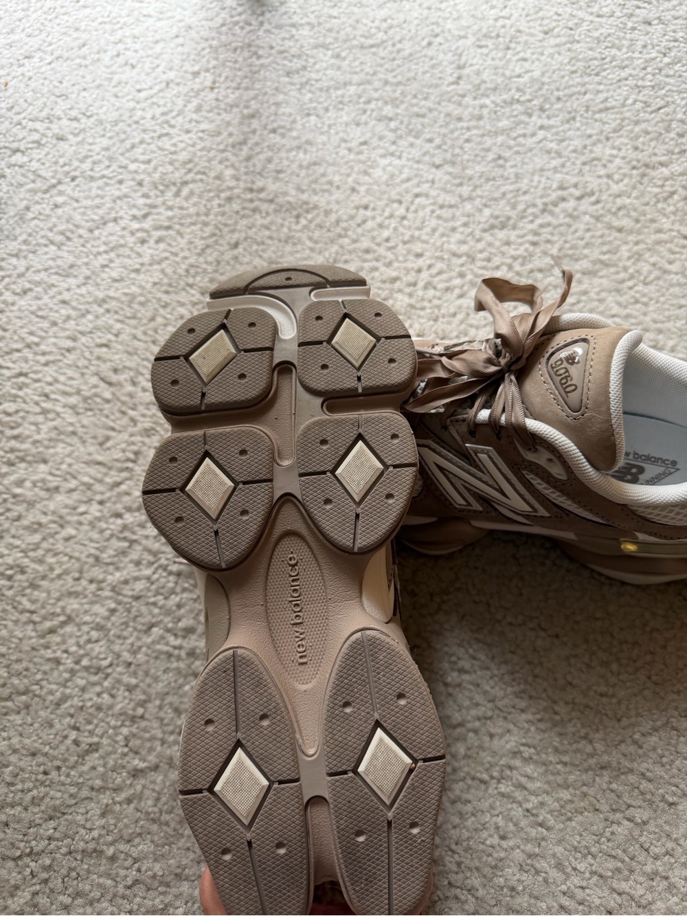 New Balance 9060 “Gold Medal Ribbon” not released in the US - Picture 3 of 6